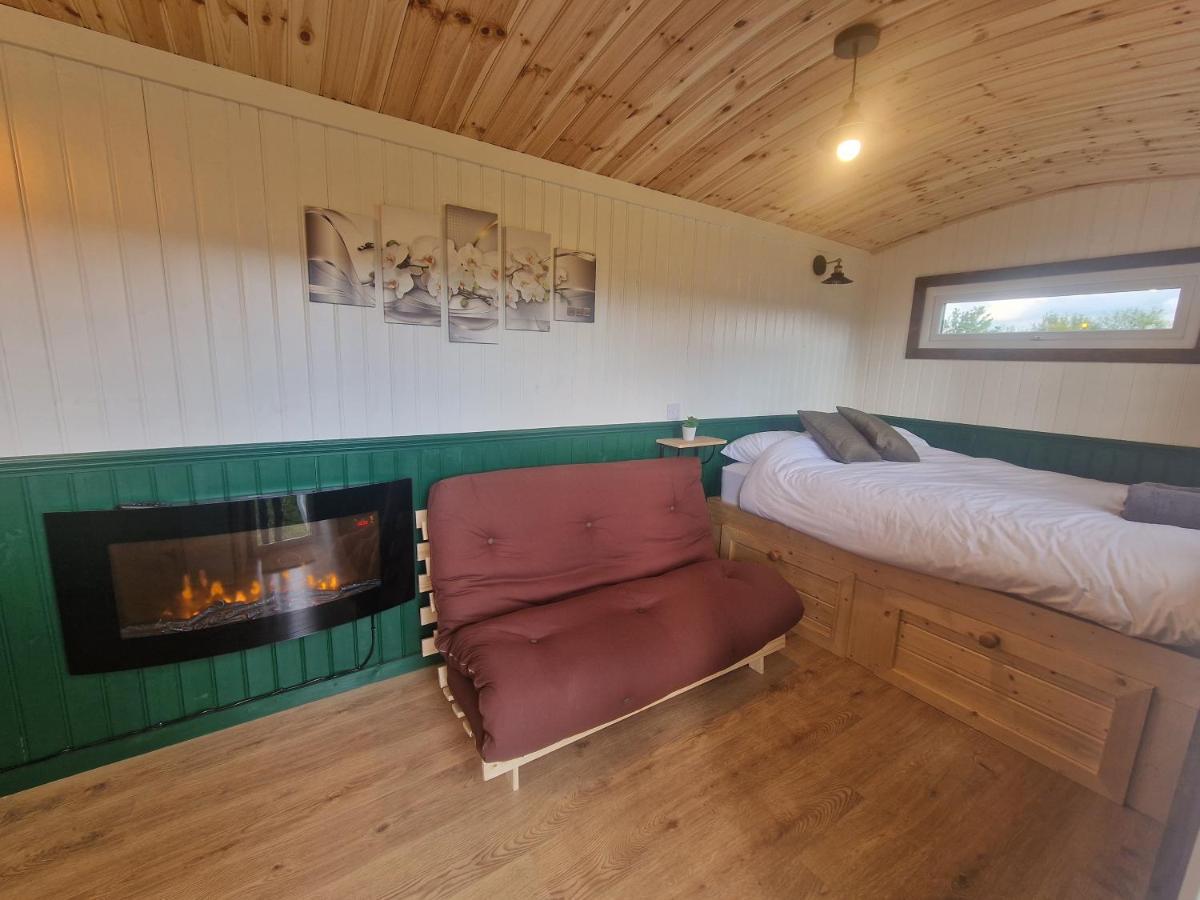 Cwtch Glamping Shepherds Huts 阿伯加文尼 外观 照片